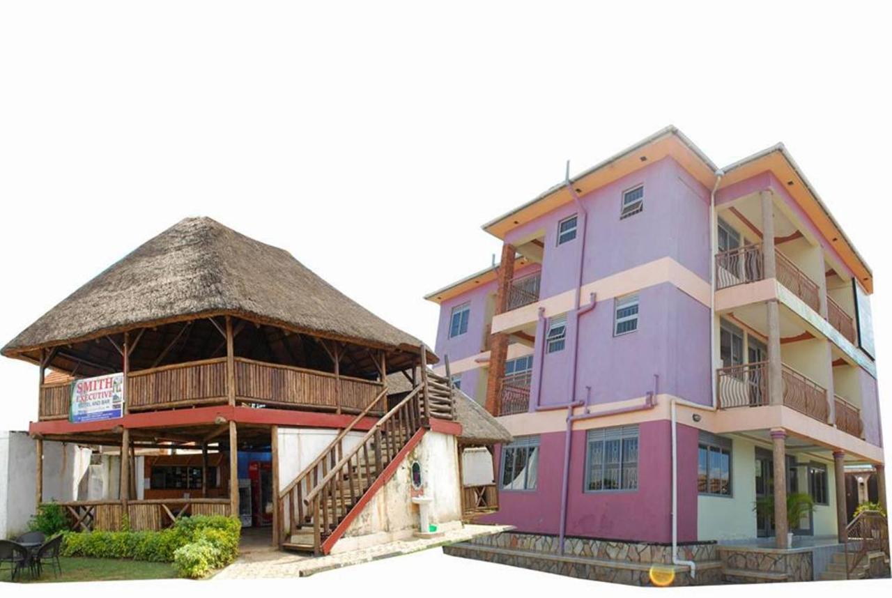 Smith Executive Motel Kampala Exterior photo